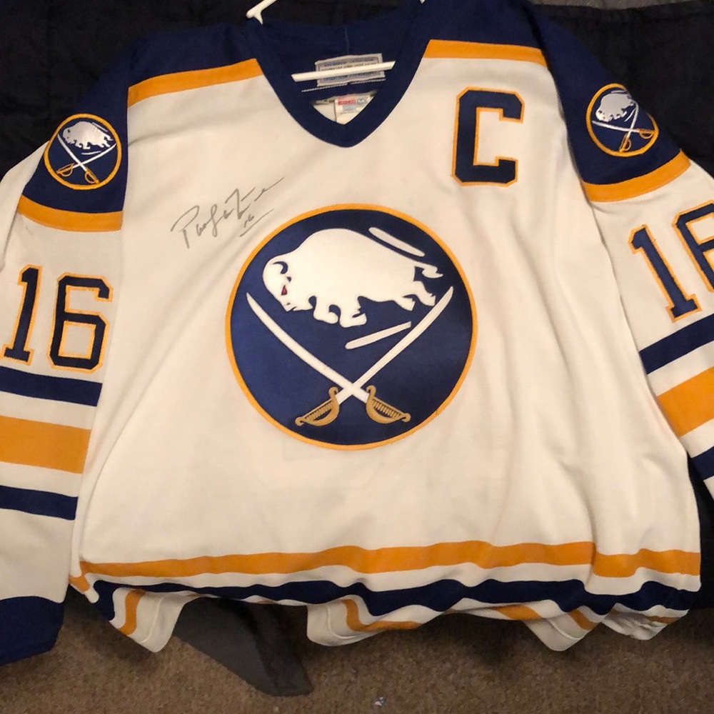Autograph SaberS Hockey